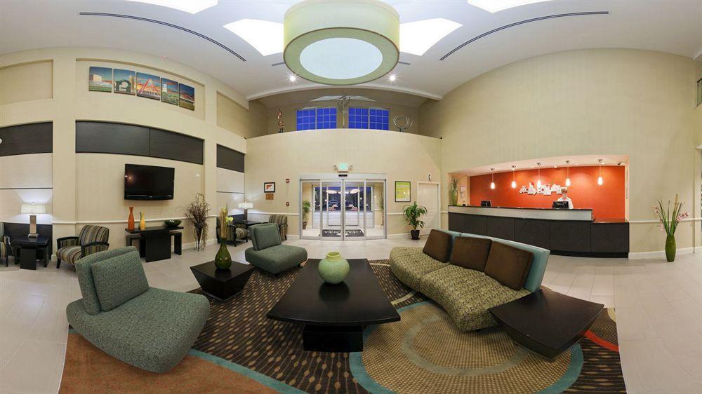 La Quinta By Wyndham - Edinburgh Hotel